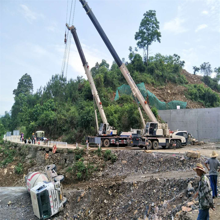 眉山汽车掉沟里叫吊车救援要多少钱